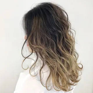 セミロング TOMOKA 艶髪/透明感カラーのヘアスタイル