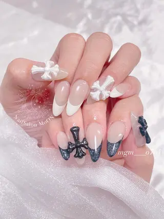MoON...❤︎ MeGuのネイルデザイン