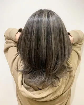 ミディアム カラー 薄田 珠美のヘアスタイル