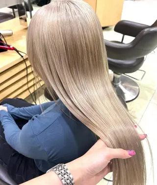 セミロング カラー 海外girl🤎 透明感ベージュmaoのヘアスタイル