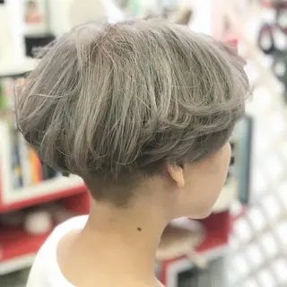 ショート カラー 岩谷/ブリーチ 🪽透明感カラーのヘアスタイル