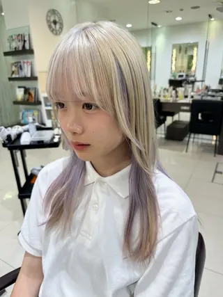 セミロング レイヤー 艶々カラーのヘアスタイル