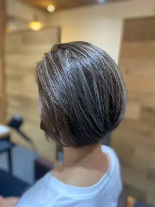 ショート カラー ハラ ルイスのヘアスタイル