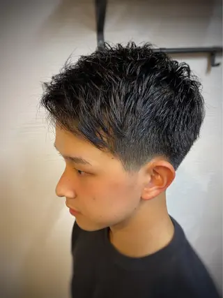 ショート 二本木 秀成のヘアスタイル