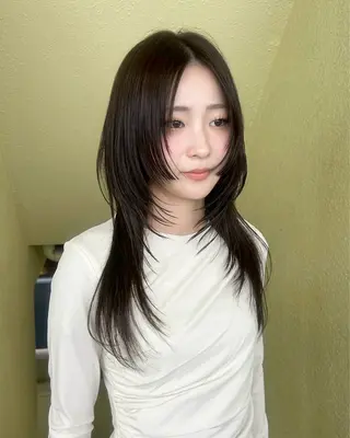 ロング レイヤーカット🐩 透明感カラー モカのヘアスタイル