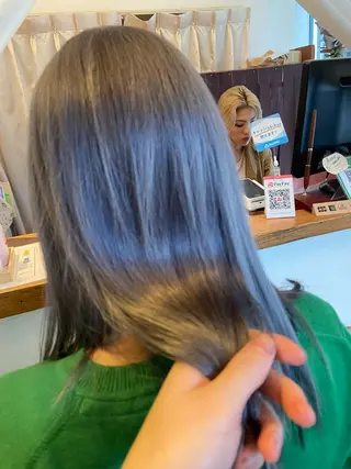 ロング カラー 西田 莉緒のヘアスタイル