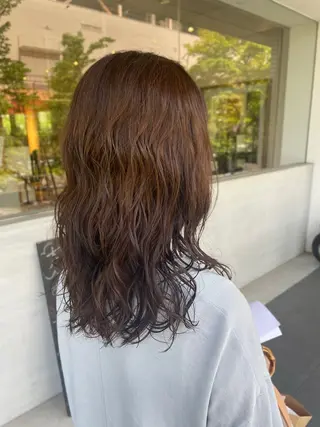 セミロング パーマ 小森 樹奈のヘアスタイル