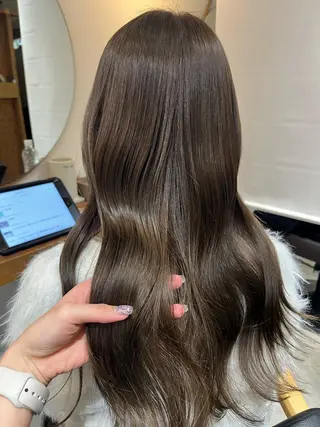 ロング 塩川ももこ/ 自然な縮毛矯正のヘアスタイル
