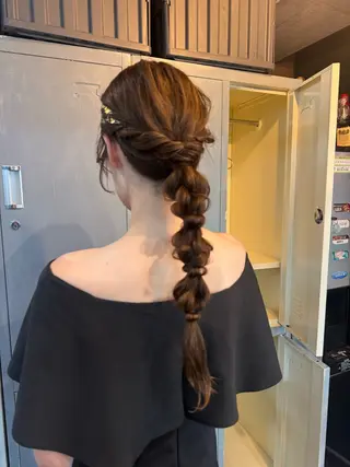 ロング ヘアアレンジ Ami/艶カラー/ レイヤー/ハイトーンのヘアスタイル