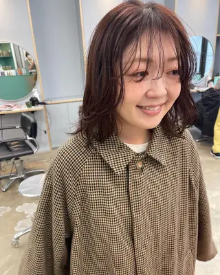 ショート カラー 💓パーマ，💗 レイヤーカットのヘアスタイル