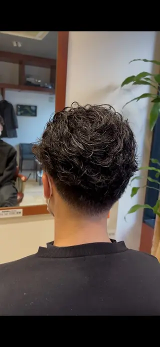 ショート パーマ メンズ 河辺 璃久のヘアスタイル