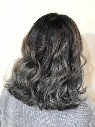ミディアム カラー 海外レイヤー/ 梅田美容室のヘアスタイル