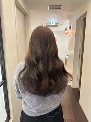 ロング カラー 安丸 結夏のヘアスタイル