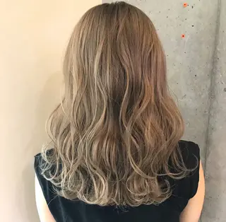 セミロング カラー ブリーチカラー🐭♡ moeのヘアスタイル
