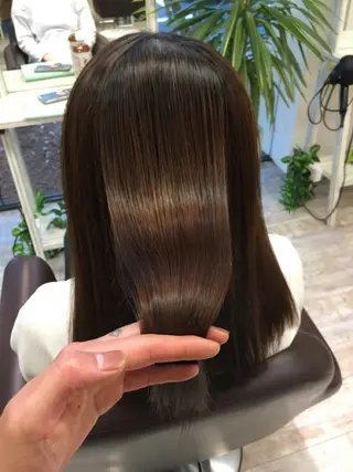 ロング 酸性ストレート／カラ ー/山下高明のヘアスタイル