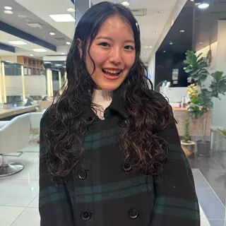 ロング パーマ カーリーパーマ/ 透明ｶﾗｰ/MIKUのヘアスタイル