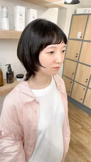 セミロング カラー パーマ ヘアアレンジ メンズ キッズ ネイル マツエク・マツパ アイブロウ レイヤーカット／顔周 りカット/縮毛矯正のヘアスタイル