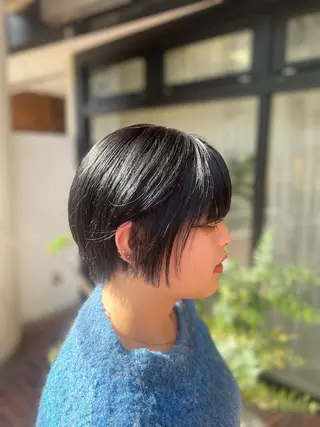 ショート カラー ハイトーン/レイヤー 似合わせ・ユキノのヘアスタイル