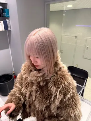 ミディアム カラー ハイトーンレイヤー 顔まわりSOTAのヘアスタイル