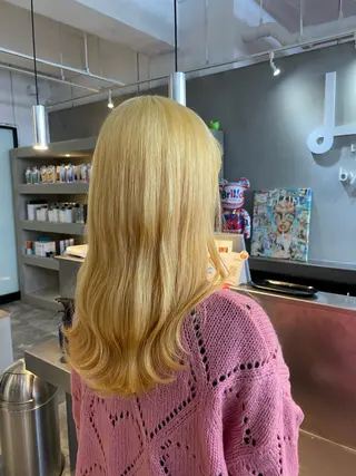 カラー ハイトーンカラー🩵 指名多数💗横山聖奈のヘアスタイル