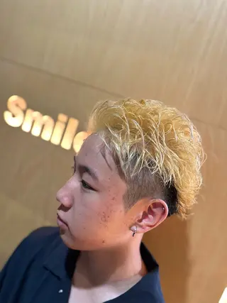 ショート フェードとパーマ特化 小池 魔裟斗のヘアスタイル