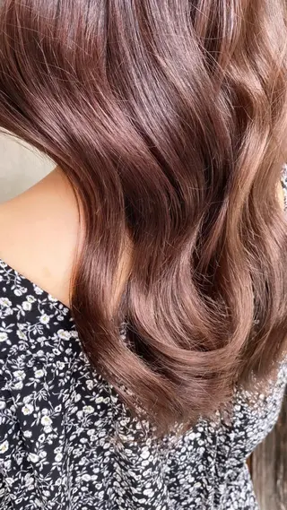 ロング 透け感ベージュ ／ミハルのヘアスタイル