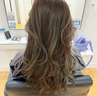 ロング カラー 浜崎 千亜のヘアスタイル