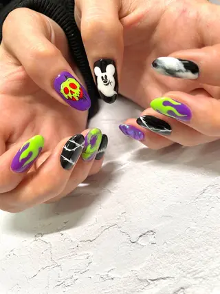 ネイル 【OKIKA】 らん🦖🌈🧡のマツエク・マツパデザイン