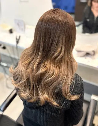 ロング カラー まろやかなベージュ 小池春樹のヘアスタイル