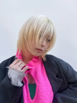 ミディアム カラー ネイル マツエク・マツパ アイブロウ ⭐ハイトーンブリーチ ミルクティーピンクのヘアスタイル