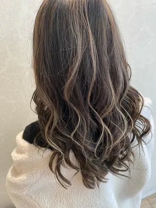 ロング カラー デザインカラー✨新倉 佑奈のヘアスタイル
