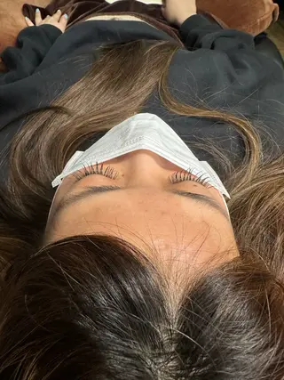 マツエク・マツパ オノ アイラのヘアスタイル