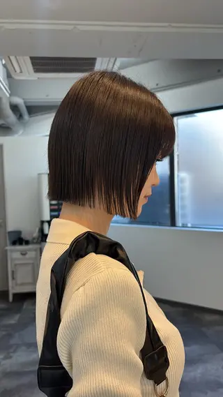 ショート レイヤー✂︎ぷつボブ 艶カラー🤍noaのヘアスタイル