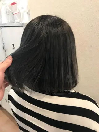 ショート カラー 岡本 智次のヘアスタイル