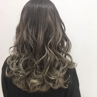 ミディアム 鈴木 奈波のヘアスタイル