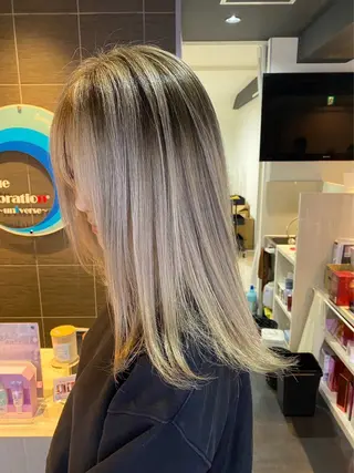 ミディアム カラー 呉屋 愛音のヘアスタイル