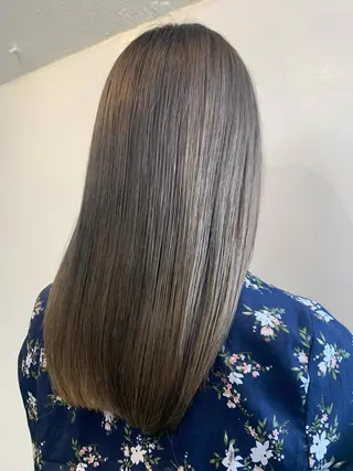 ミディアム カラー トップ スタイリストのヘアスタイル