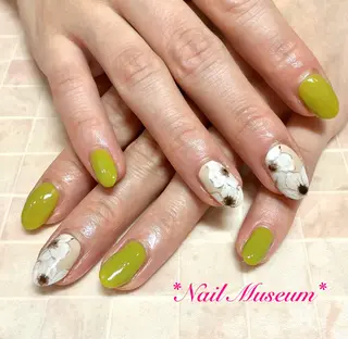 ミディアム マグネットネイル💛 Hayakawaのネイルデザイン