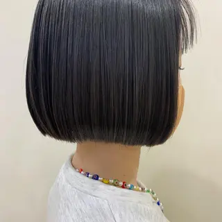 ショート カラー ぱつっとボブ/ 小野あかねのヘアスタイル