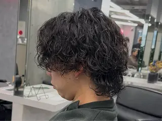 ミディアム ソフツイ/フェザー/ NEXT渋谷/颯のヘアスタイル