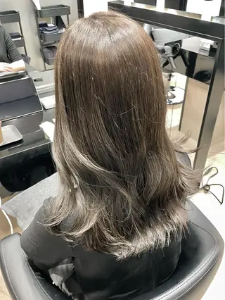 セミロング カラー 井本翔太.髪質改善. ベージュ.グレージュのヘアスタイル