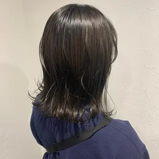 セミロング カラー shiho .のヘアスタイル