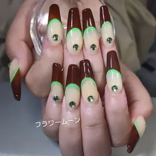 ネイル フラワー ムーンのネイルデザイン