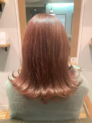 セミロング カラー ツキダテ ユイのヘアスタイル