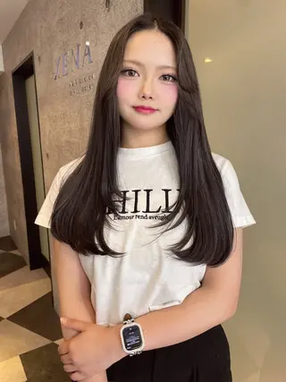 ロング カラー GEM YURI ハイトーンカラーのヘアスタイル