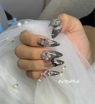 ミディアム Pio Mielのネイルデザイン