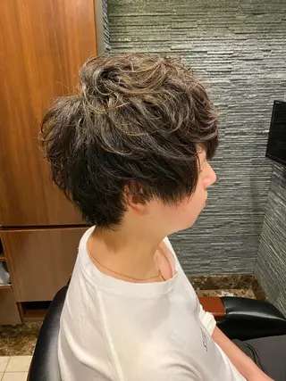 ミディアム パーマ メンズ 岡本 宗士のヘアスタイル