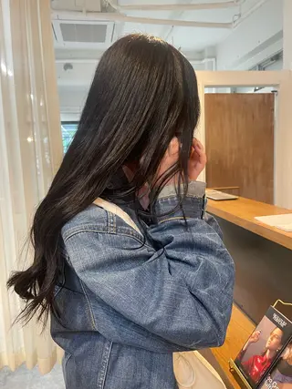 ロング カラー mina / 透明感ベージュカラーのヘアスタイル