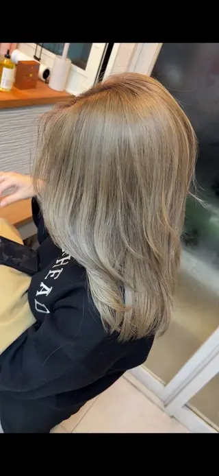 ロング カラー ブリーチカラー🦁 由見幸輝のヘアスタイル