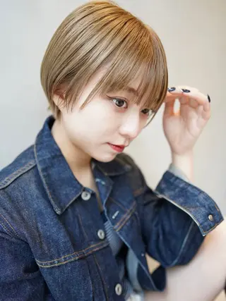 ショート 切りっぱなしボブ/ 艶カラー/綾莉のヘアスタイル